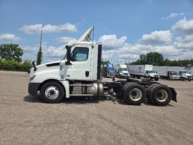 2020 Freightliner Cascadia in Jackson, MI — photo 4
