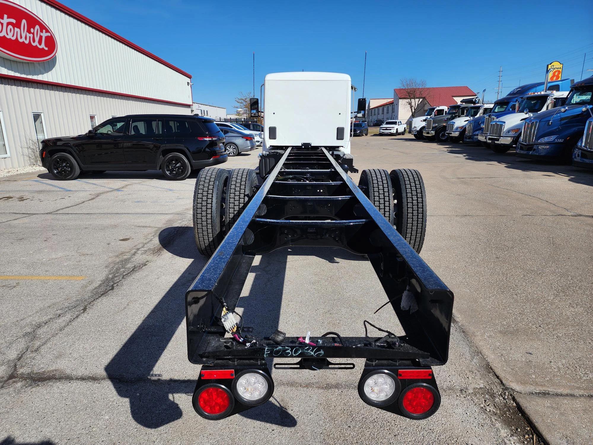 2025 Peterbilt 536 in O'Fallon, MO — photo 3