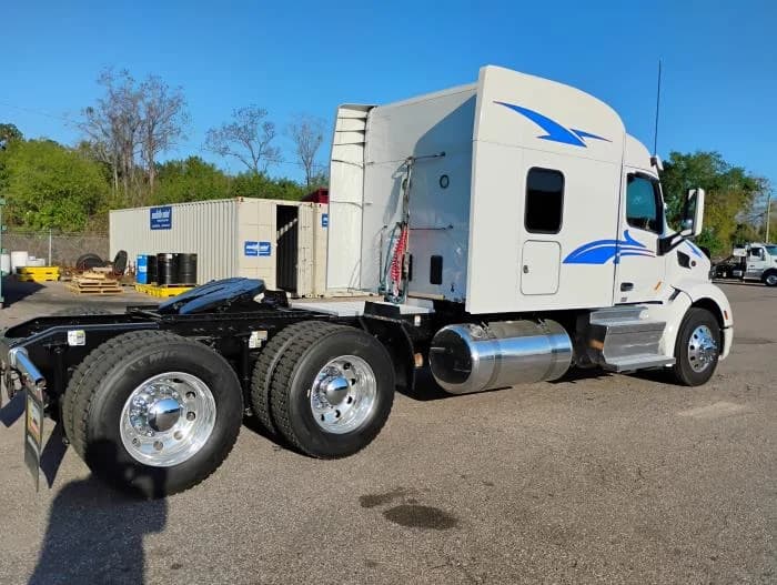 2022 Peterbilt 579 in Tampa, FL — photo 6