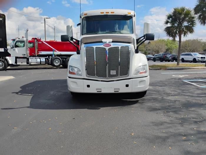 2022 Peterbilt 579 in Tampa, FL — photo 9