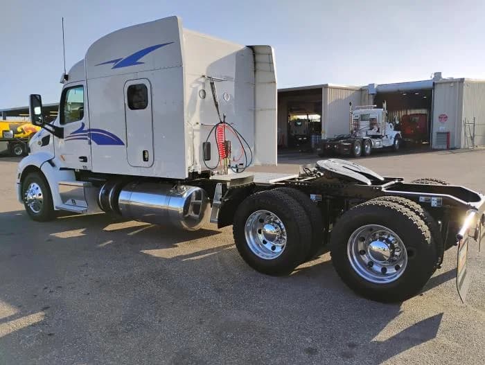 2022 Peterbilt 579 in Tampa, FL — photo 4