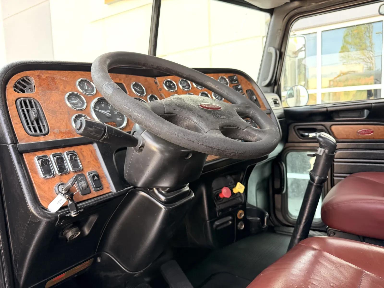 2006 Peterbilt 379 in Greer, SC — photo 15