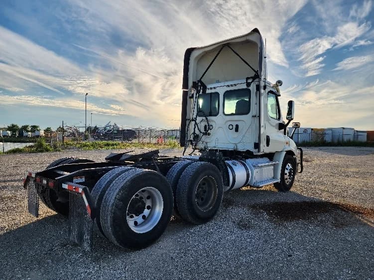 2018 Freightliner Cascadia in Sturtevant, WI — photo 7