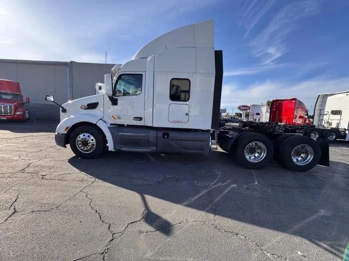 2020 Peterbilt 579 in Los Angeles, CA — photo 9
