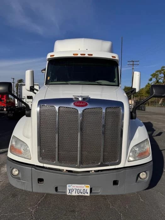 2020 Peterbilt 579 in Los Angeles, CA — photo 3