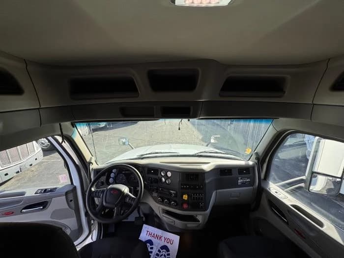 2020 Peterbilt 579 in Los Angeles, CA — photo 19