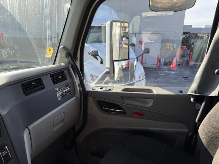 2020 Peterbilt 579 in Los Angeles, CA — photo 15