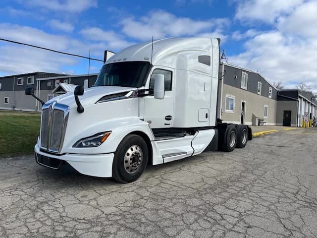 2022 Kenworth T680 in Grayslake, IL