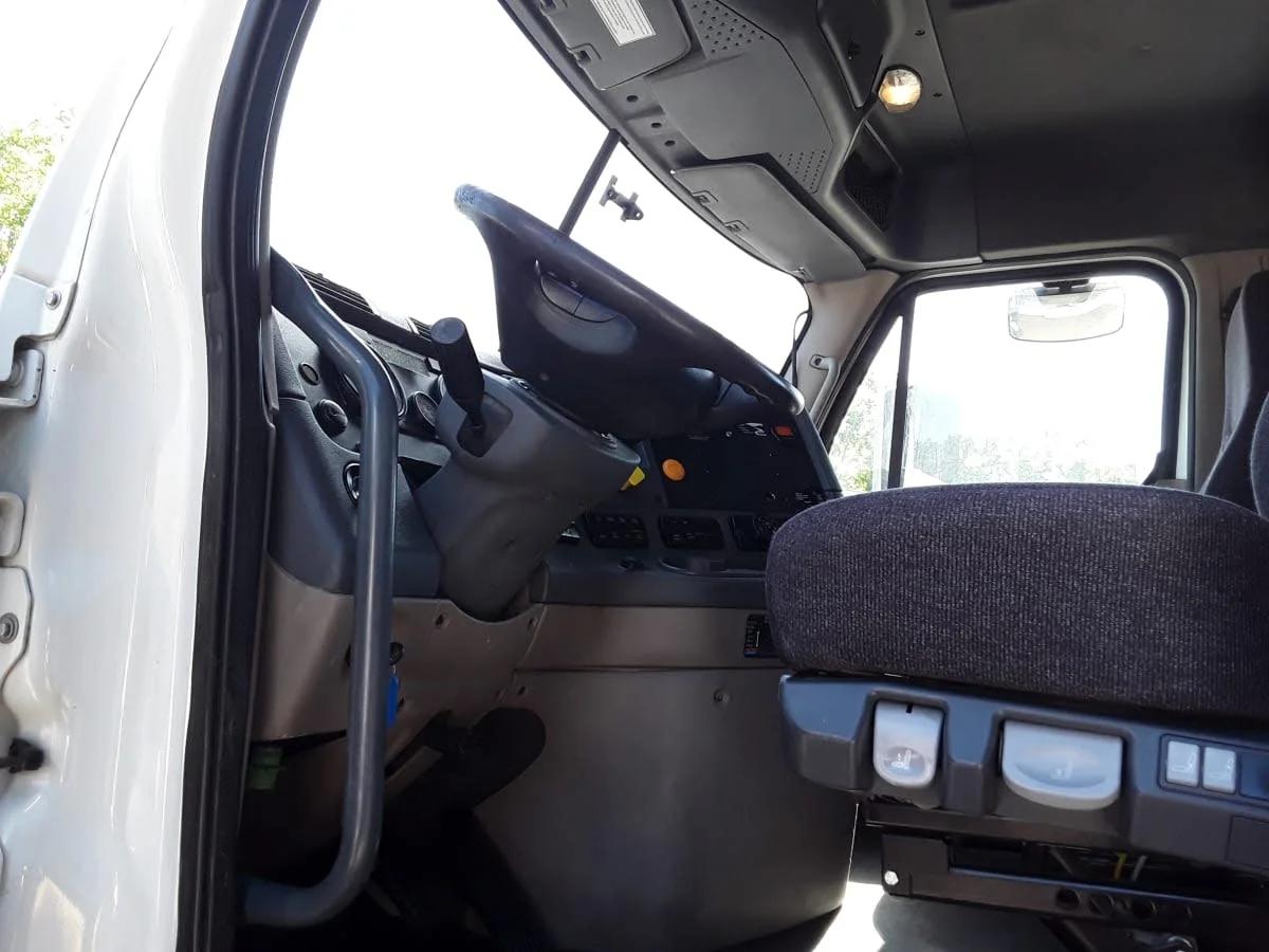 2017 Freightliner Cascadia in Kansas City, MO — photo 10