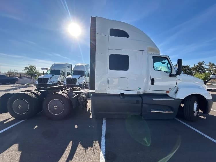 2023 International LT in Phoenix, AZ — photo 8