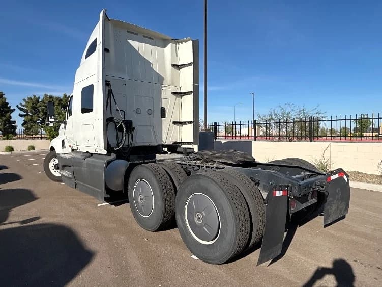 2023 International LT in Phoenix, AZ — photo 5