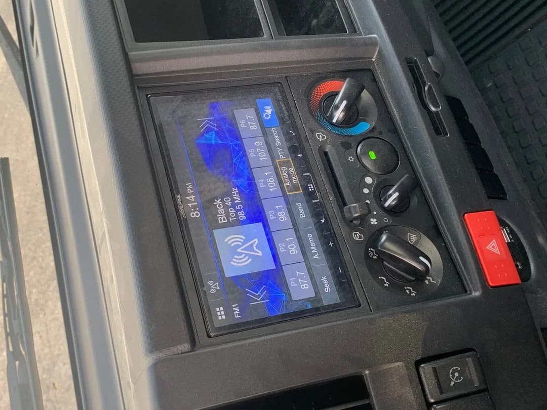 2024 Isuzu NRR in SAN ANTONIO, TX — photo 9