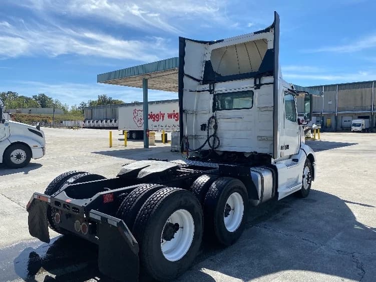 2020 Volvo VNL 300 in Bessemer, AL — photo 7
