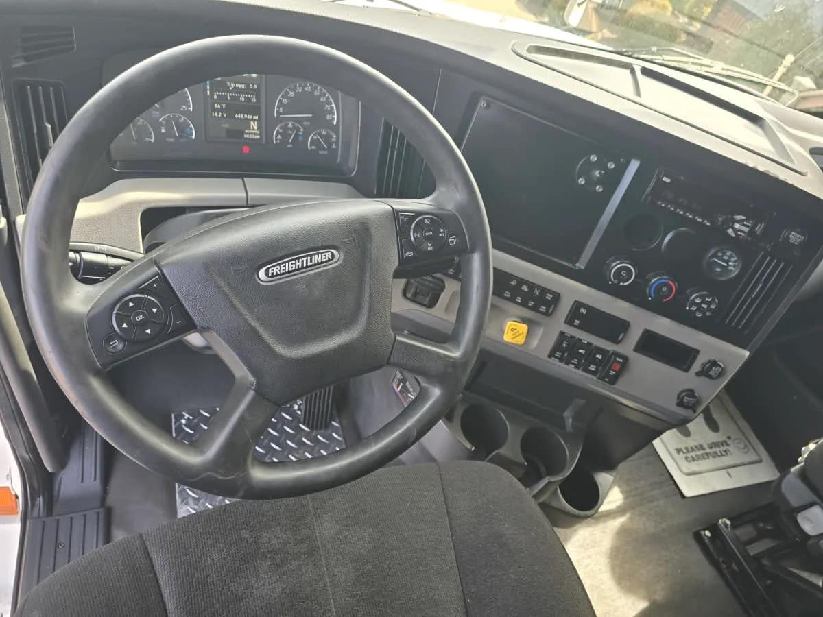 2020 Freightliner Cascadia in North Little Rock, AR — photo 7