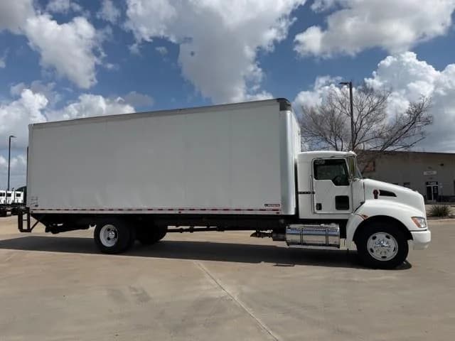 2022 Kenworth T270 — photo 9