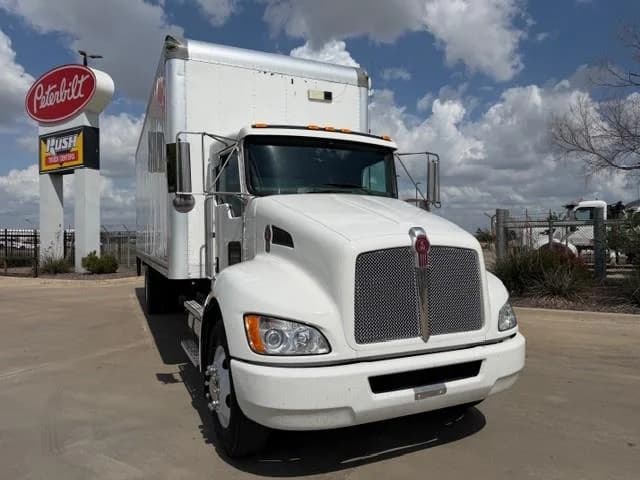 2022 Kenworth T270 — photo 11