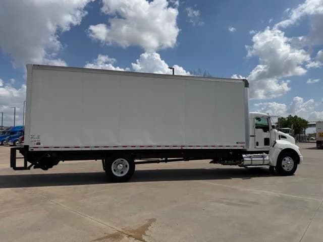 2022 Kenworth T270 — photo 8