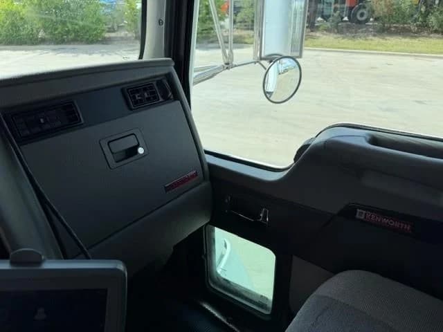 2022 Kenworth T270 — photo 22