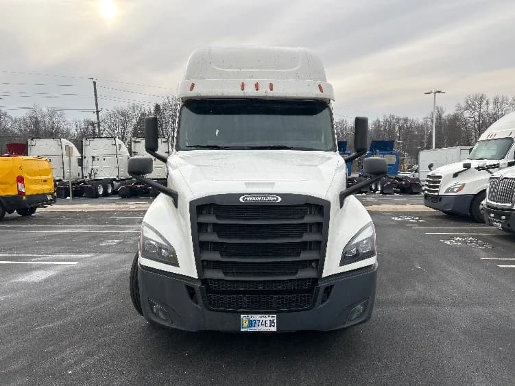2020 Freightliner Cascadia in Monmouth Junction, NJ — photo 2