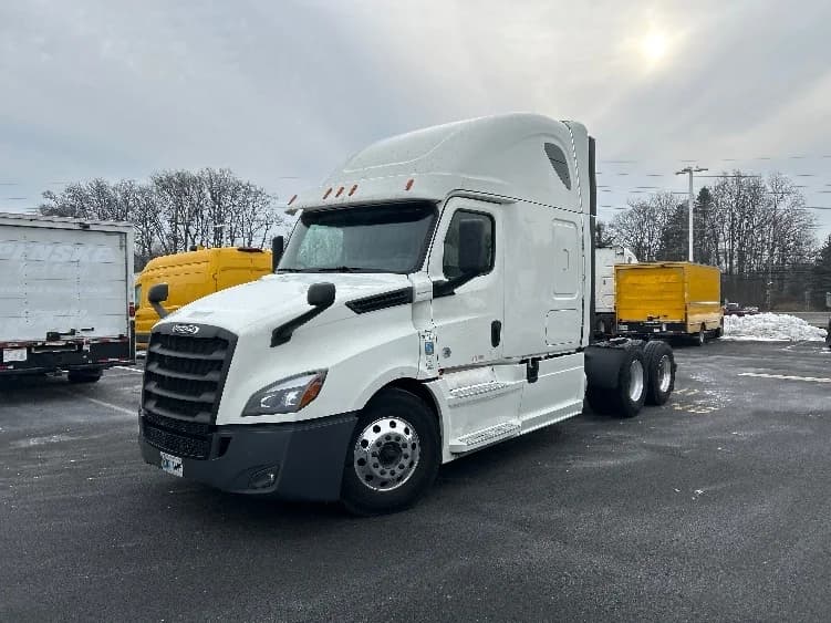 2020 Freightliner Cascadia in Monmouth Junction, NJ — photo 3