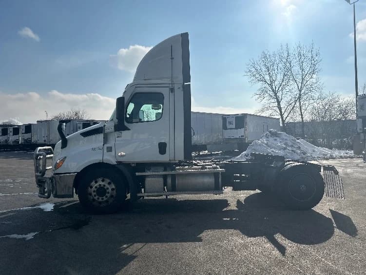 2020 Freightliner Cascadia in La Porte, IN — photo 4