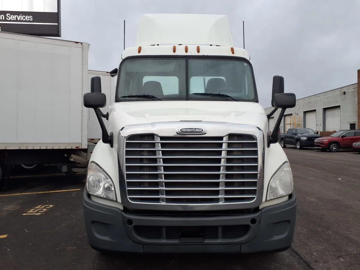 2016 Freightliner Cascadia in Taylor, MI — photo 2