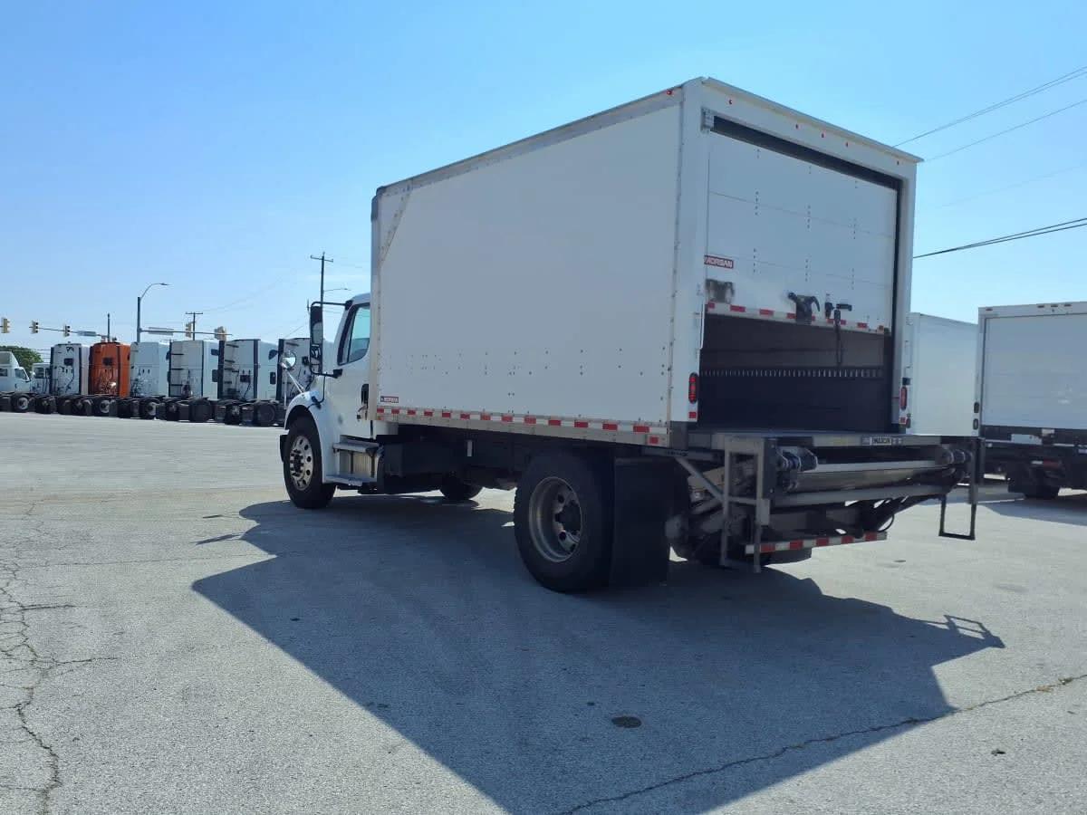 2021 Freightliner M2 106 in Fort Worth, TX — photo 6
