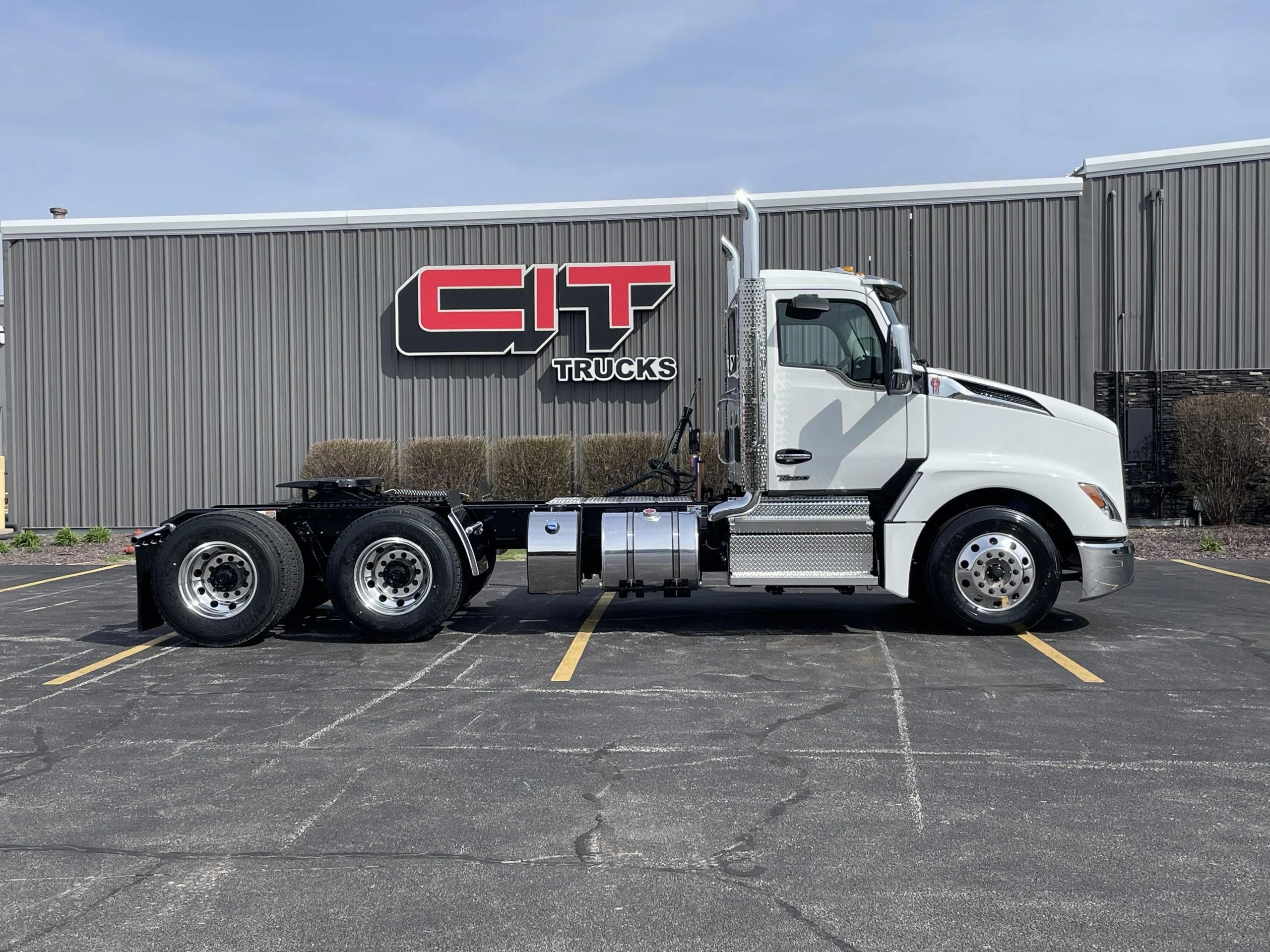 2027 Kenworth T680 in Normal, IL — photo 4