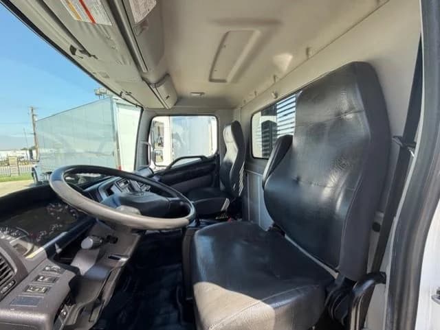 2020 Hino 268 — photo 9