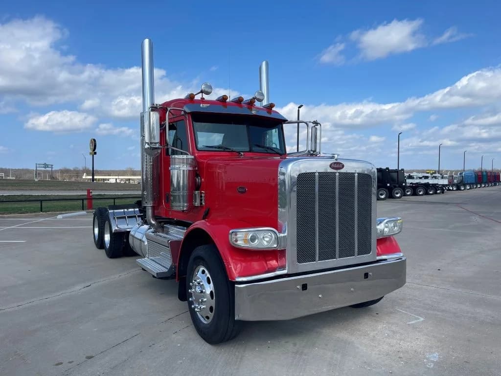 2019 Peterbilt 389 in Springfield, MO — photo 9