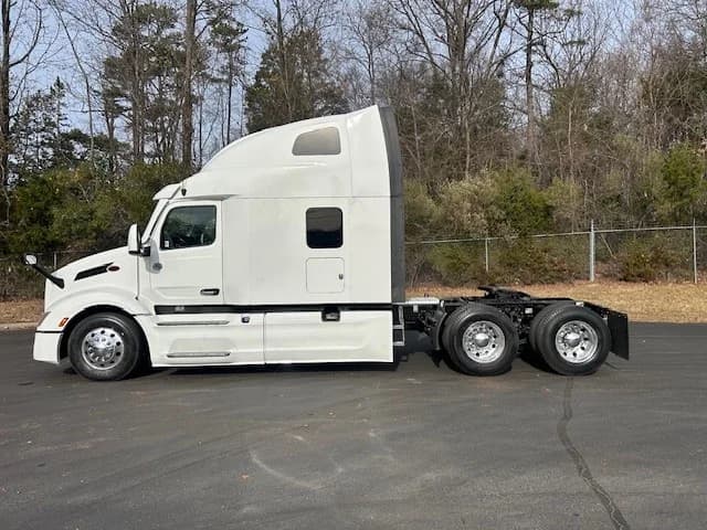 2023 Peterbilt 579 in Greensboro, NC — photo 9