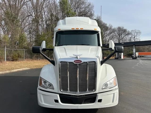 2023 Peterbilt 579 in Greensboro, NC — photo 2