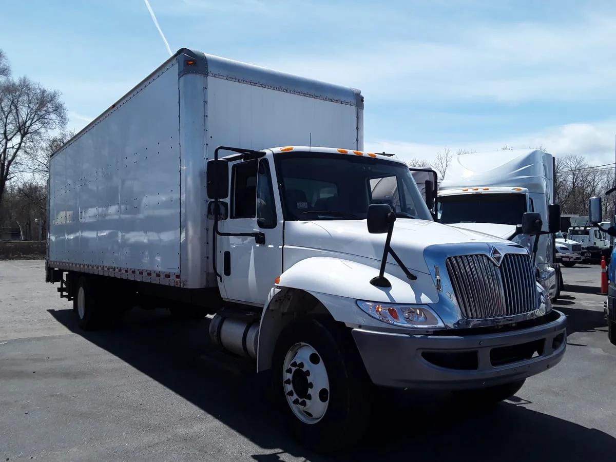 2018 International 4300 in Salisbury, MA — photo 3
