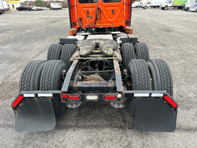 2020 Freightliner Cascadia in Peosta, IA — photo 6