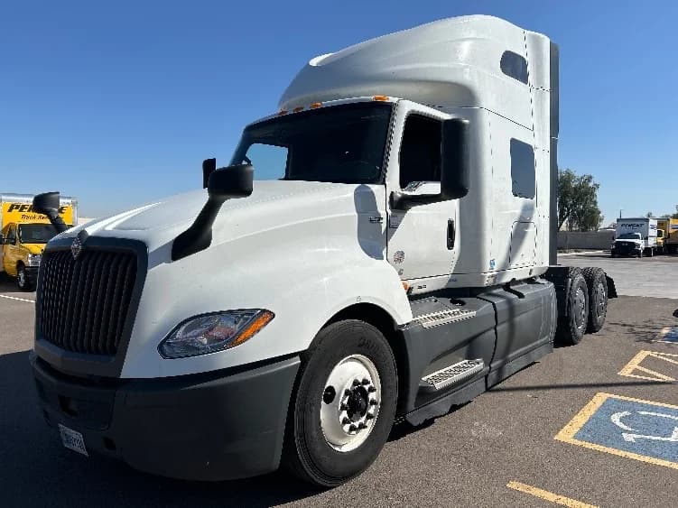 2023 International LT in Phoenix, AZ — photo 3