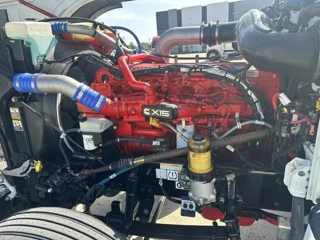 2023 Peterbilt 389 — photo 6