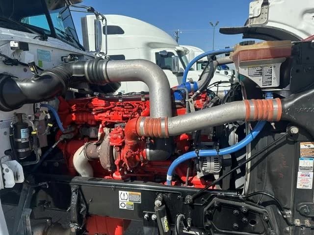2023 Peterbilt 389 — photo 9
