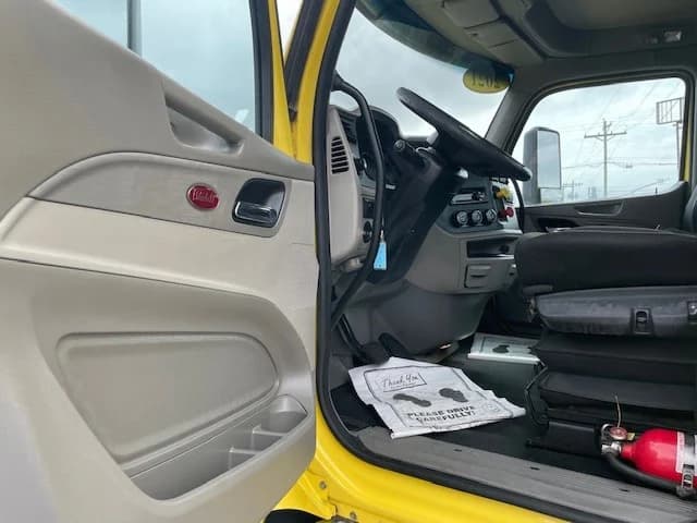 2021 Peterbilt 579 in Lima, OH — photo 8