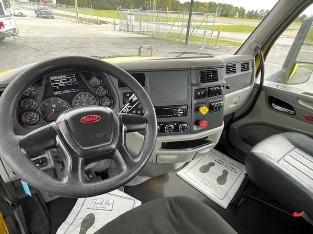 2021 Peterbilt 579 in Lima, OH — photo 12