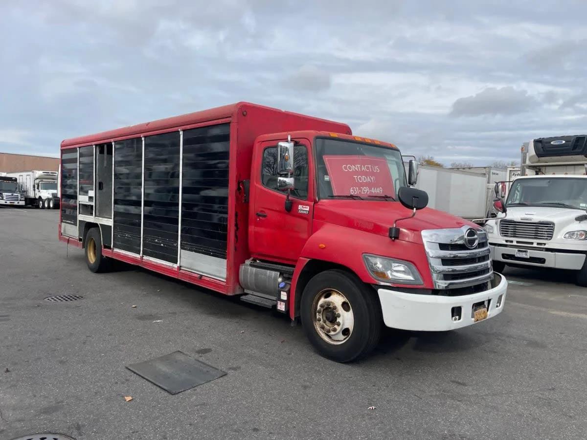 2015 Hino 338 in Farmingdale, NY — photo 3