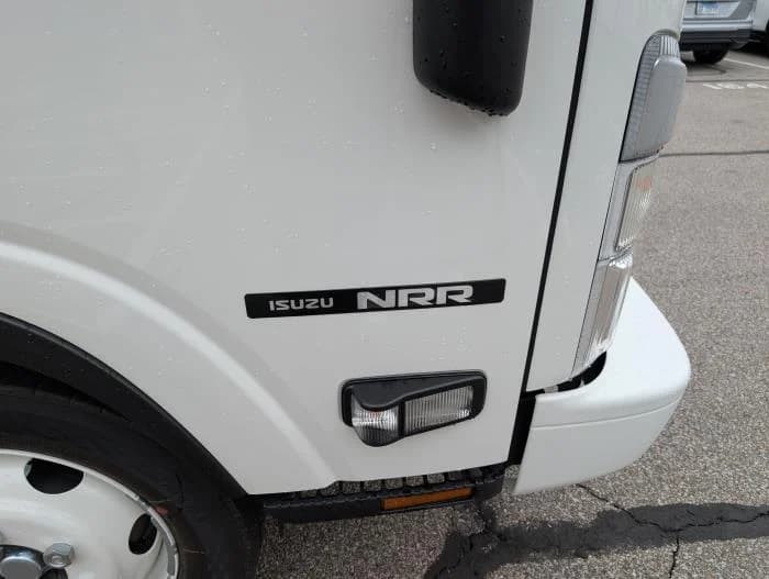 2026 Isuzu NRR — photo 16