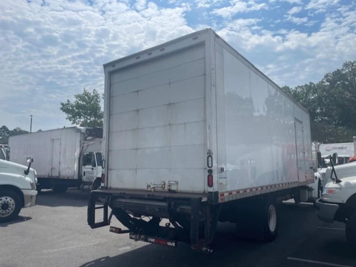 2016 Freightliner M2 106 in Farmingdale, NY — photo 4