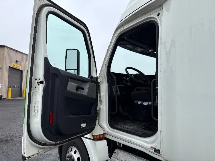 2019 Freightliner Cascadia in Middlefield, OH — photo 9