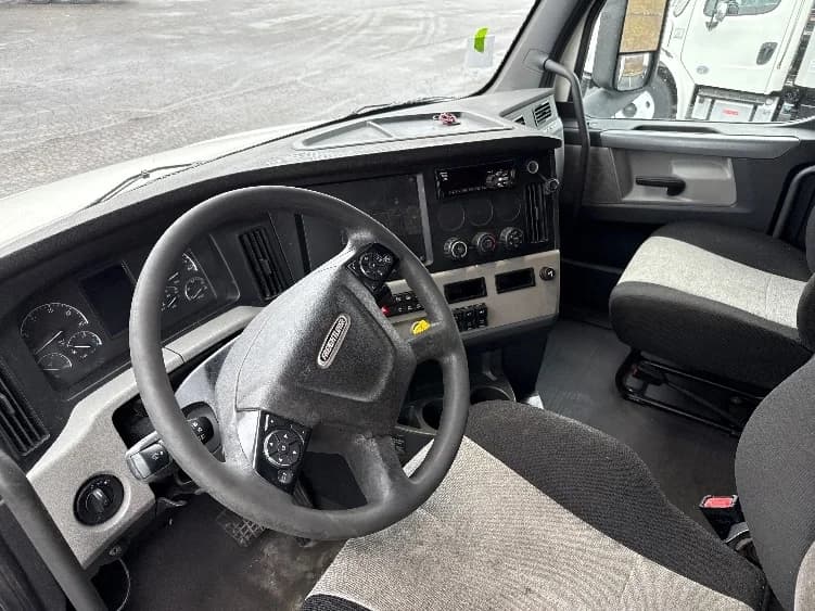 2019 Freightliner Cascadia in Middlefield, OH — photo 10