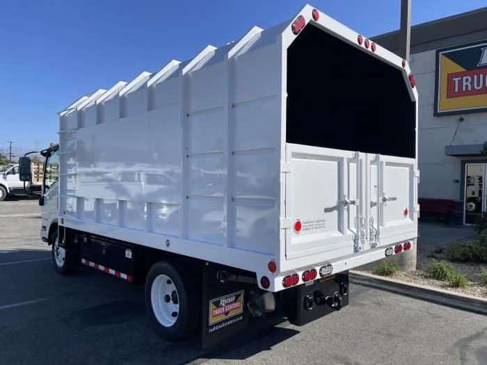 2025 Isuzu NRR in Whittier, CA — photo 4