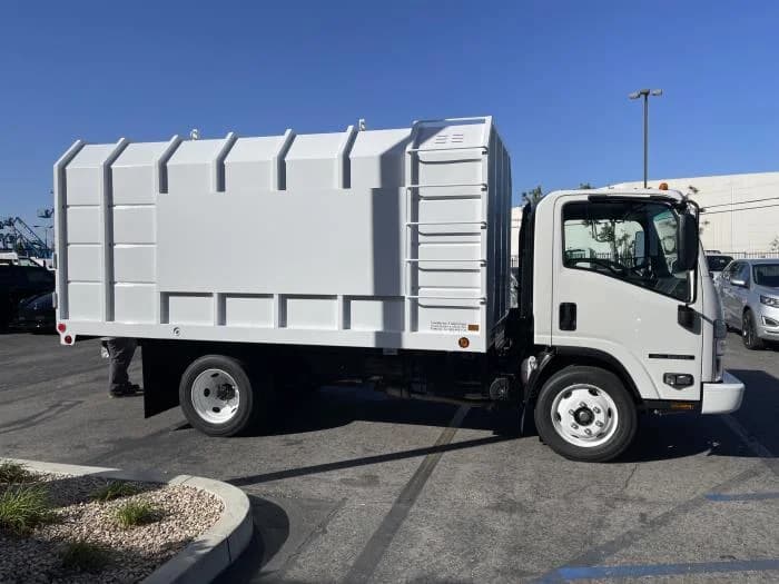 2025 Isuzu NRR in Whittier, CA — photo 7