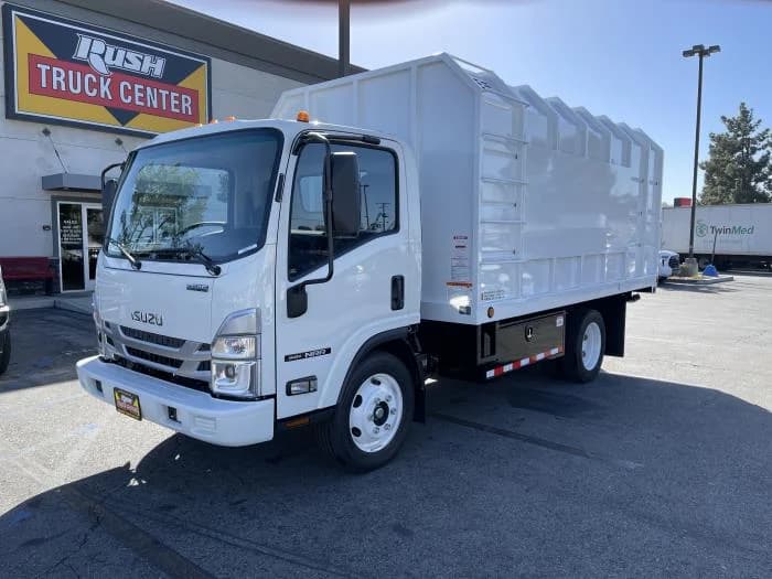 2025 Isuzu NRR in Whittier, CA — photo 2