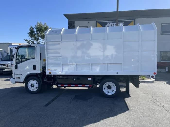 2025 Isuzu NRR in Whittier, CA — photo 3