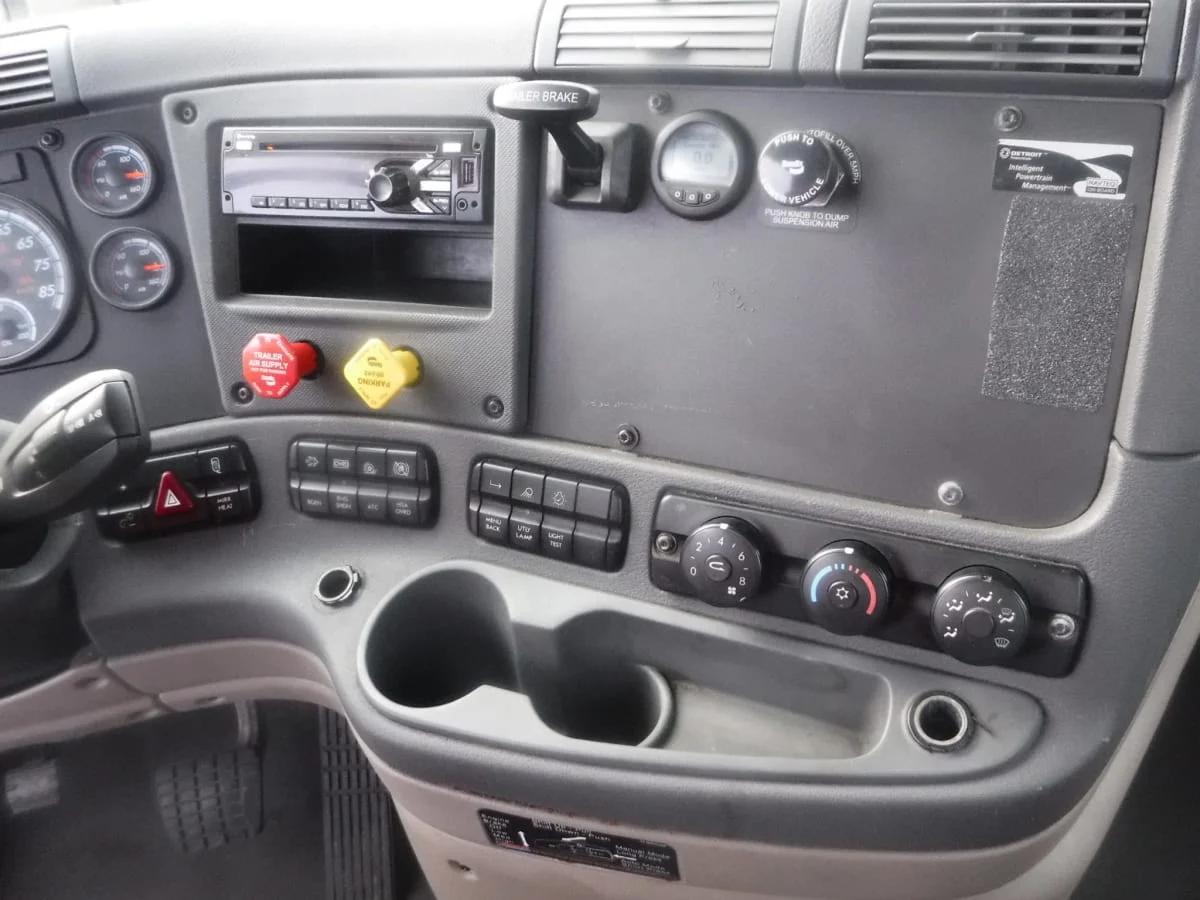 2018 Freightliner Cascadia in Springfield, MA — photo 11