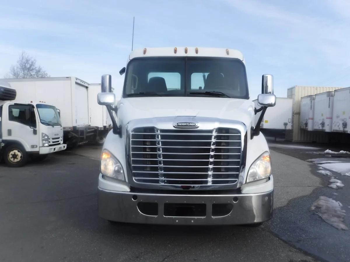2018 Freightliner Cascadia in Springfield, MA — photo 2